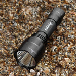 lampe torche led rechargeable 10w intense noire texturée modernisée camping