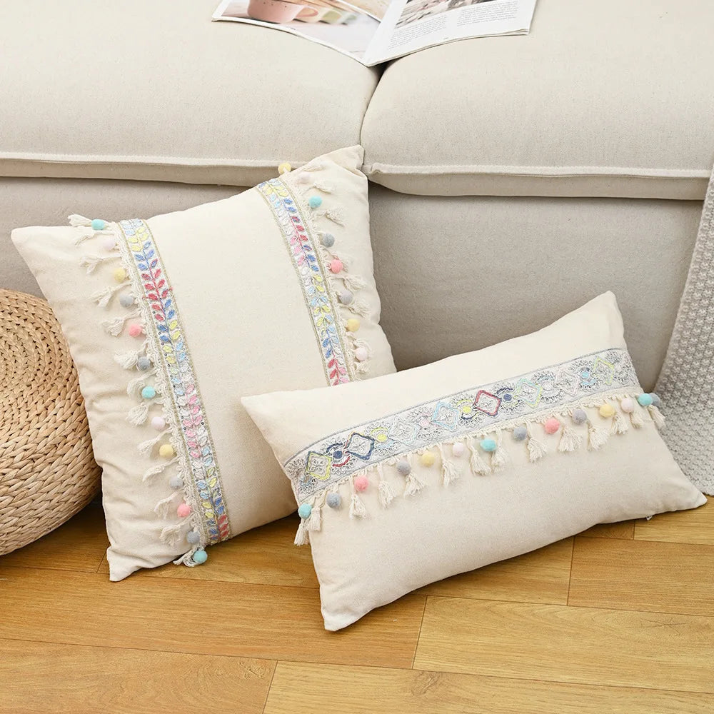 coussins patchwork boho chic beige motifs fleurs pompons opaques décoration salon voiture