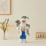 Poupée Père Noël bleu posée sur une table