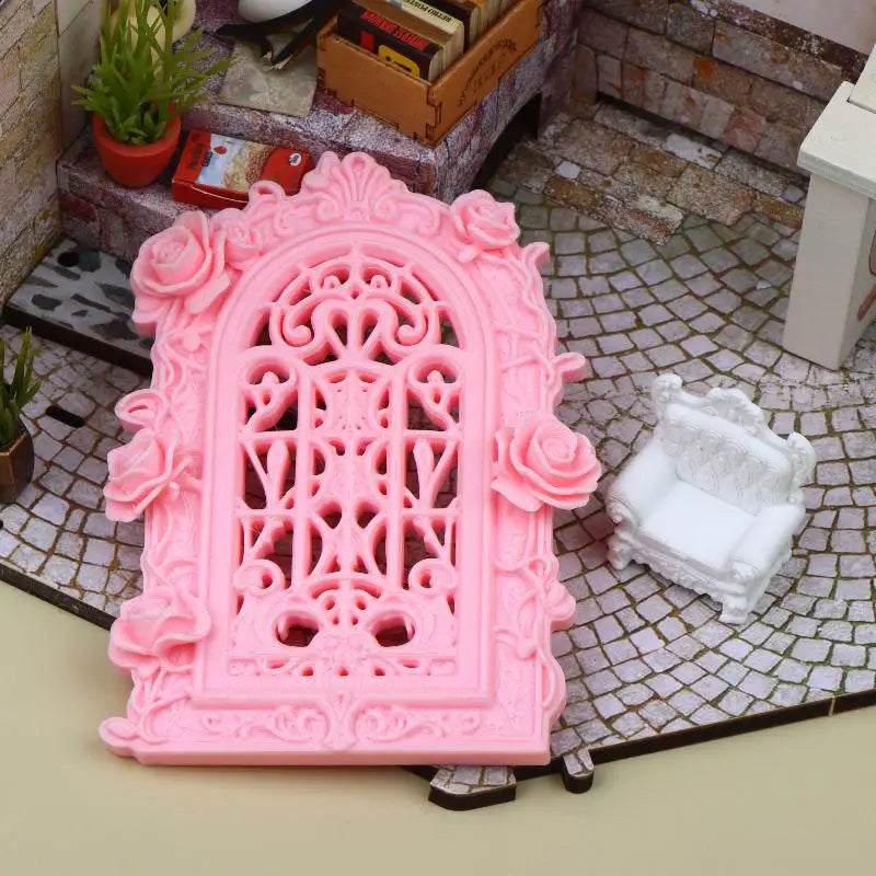plaque decorative murale baroque ornements floraux rose clair support mural blanc ajouré vintage