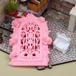plaque decorative murale baroque ornements floraux rose clair support mural blanc ajouré vintage