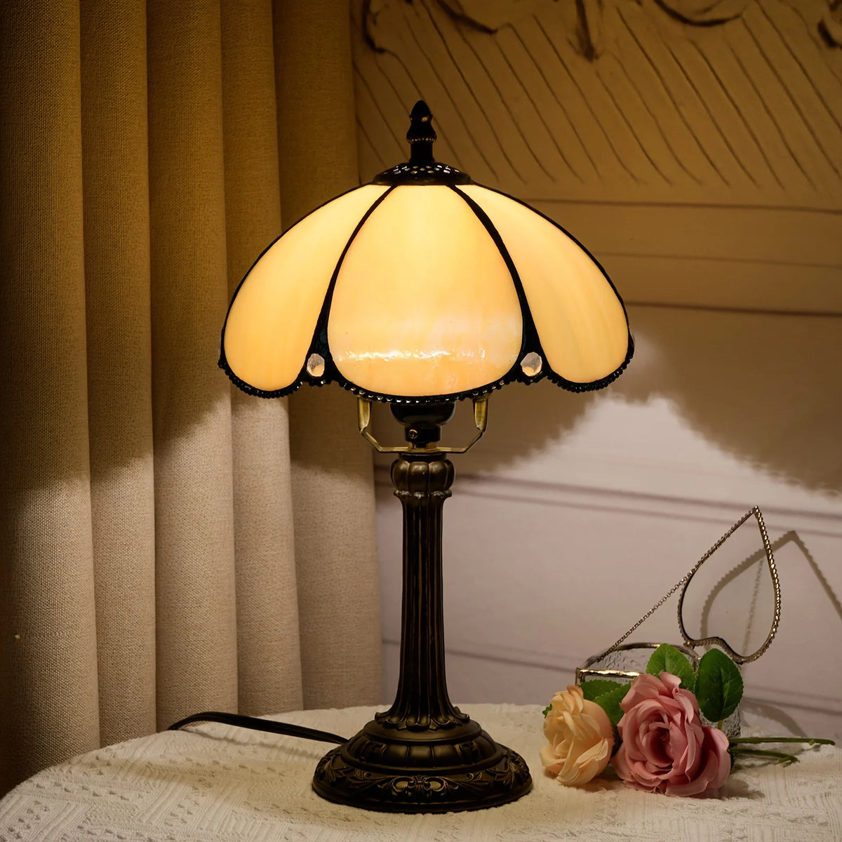 lampe table tiffany multicolore vitrail opaleuse traditionnelle allumée facilement chambre salon