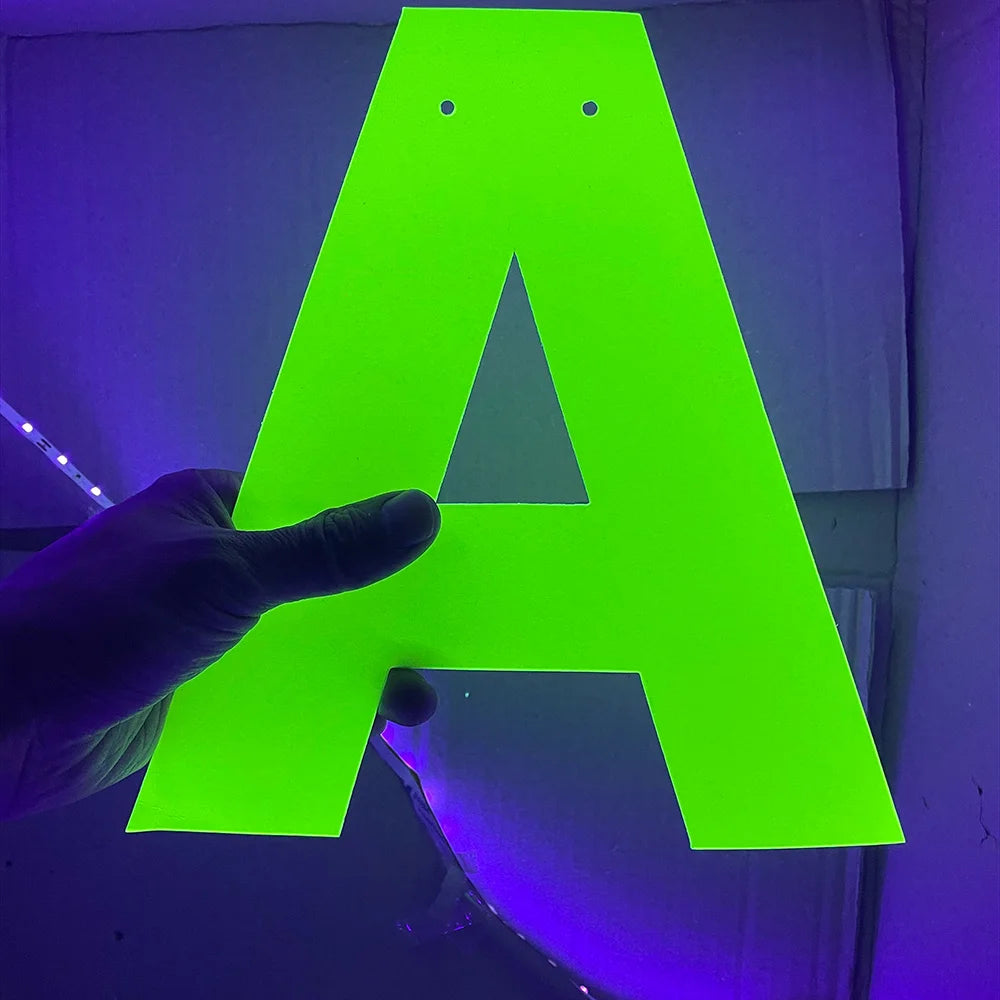 décoration anniversaire guirlande happy birthday triangles étoiles lettres uv nocturne