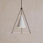 suspension lumineuse moderne conique noir blanc doré diffuseur grille opacité minimaliste chaînes métalliques
