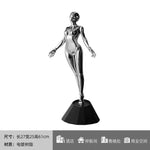 figurine humaine moderne argentée table chaises vases livres decoration intérieure robotique