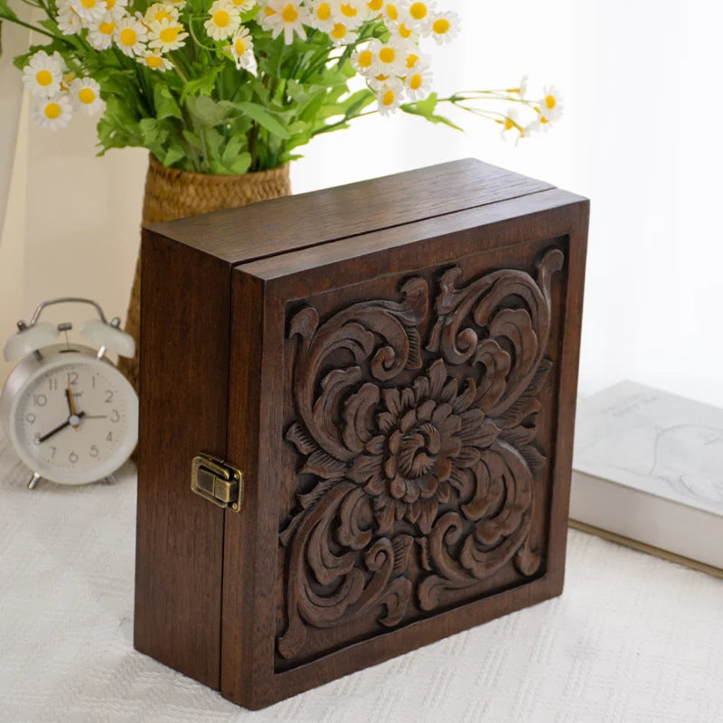 boîte bijoux vintage bois sculpté floral compartiments marron doré fixations traditionnelles