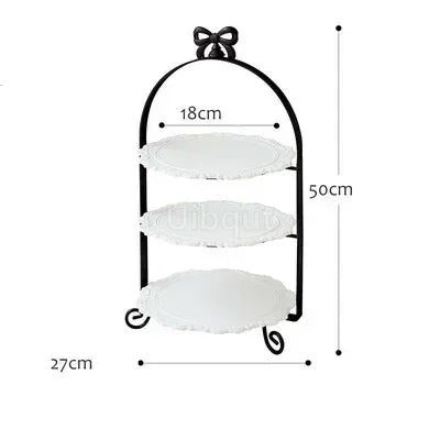 support desserts blanc doré vintage assiettes dentelle élégantes gâteaux crème glacée