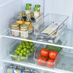 Boîte de rangement réfrigérateur verte dans un frigo moderne