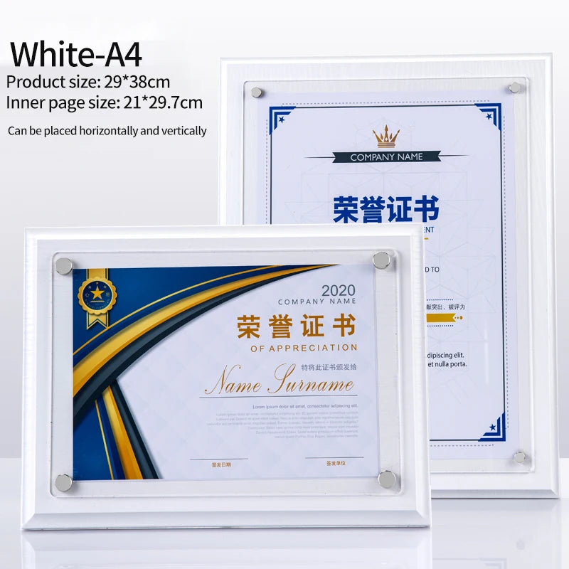 cadres photo bois marron minimaliste argentés transparents documents certificats