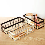 paniers rangement métal noir blanc maille moderne tissu beige cuillère fourchette plante artificielle bouteille
