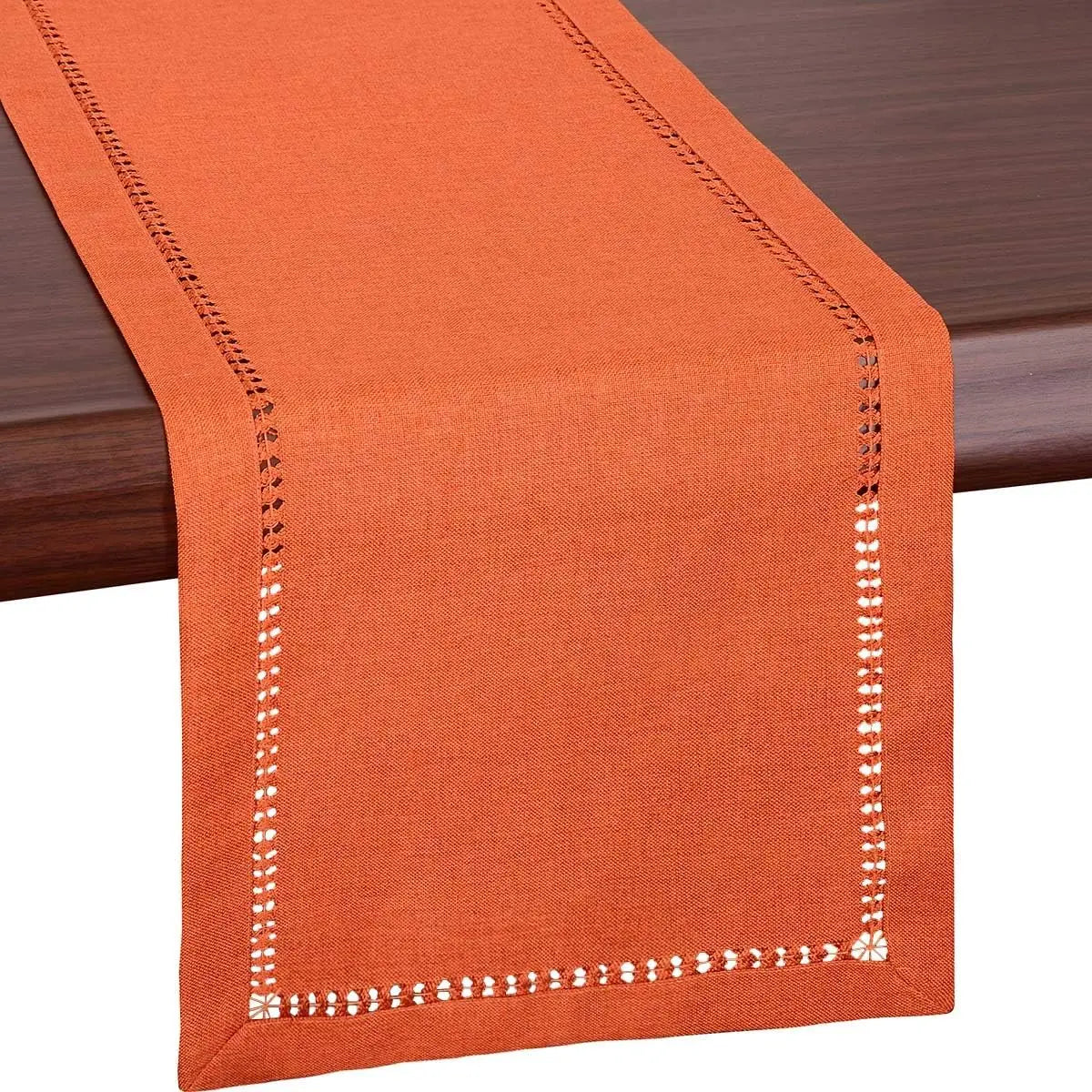 nappe table tissu texturé gris beige orange bordures ajourées scintillantes intérieur rustique moderne
