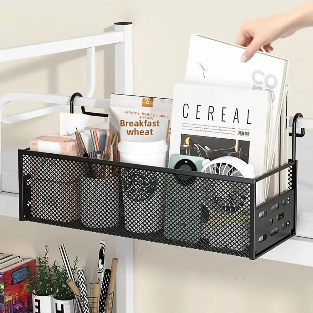 panier suspendu chevet noir maille métallique moderne crochets rangement céréales noix fruits stylos livre