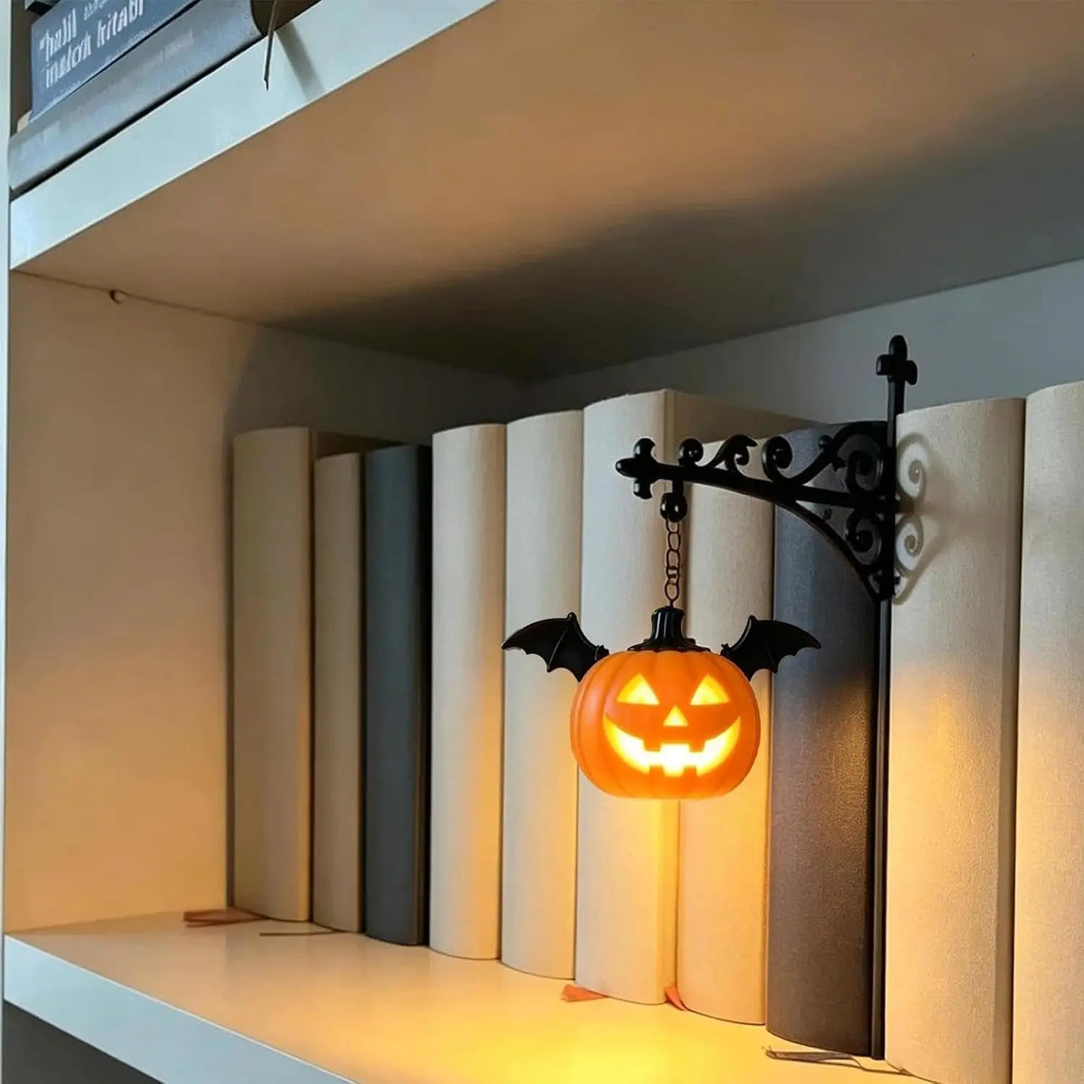 lampe suspendue vintage fantôme citrouille halloween décoration maison noire blanche jaune floral