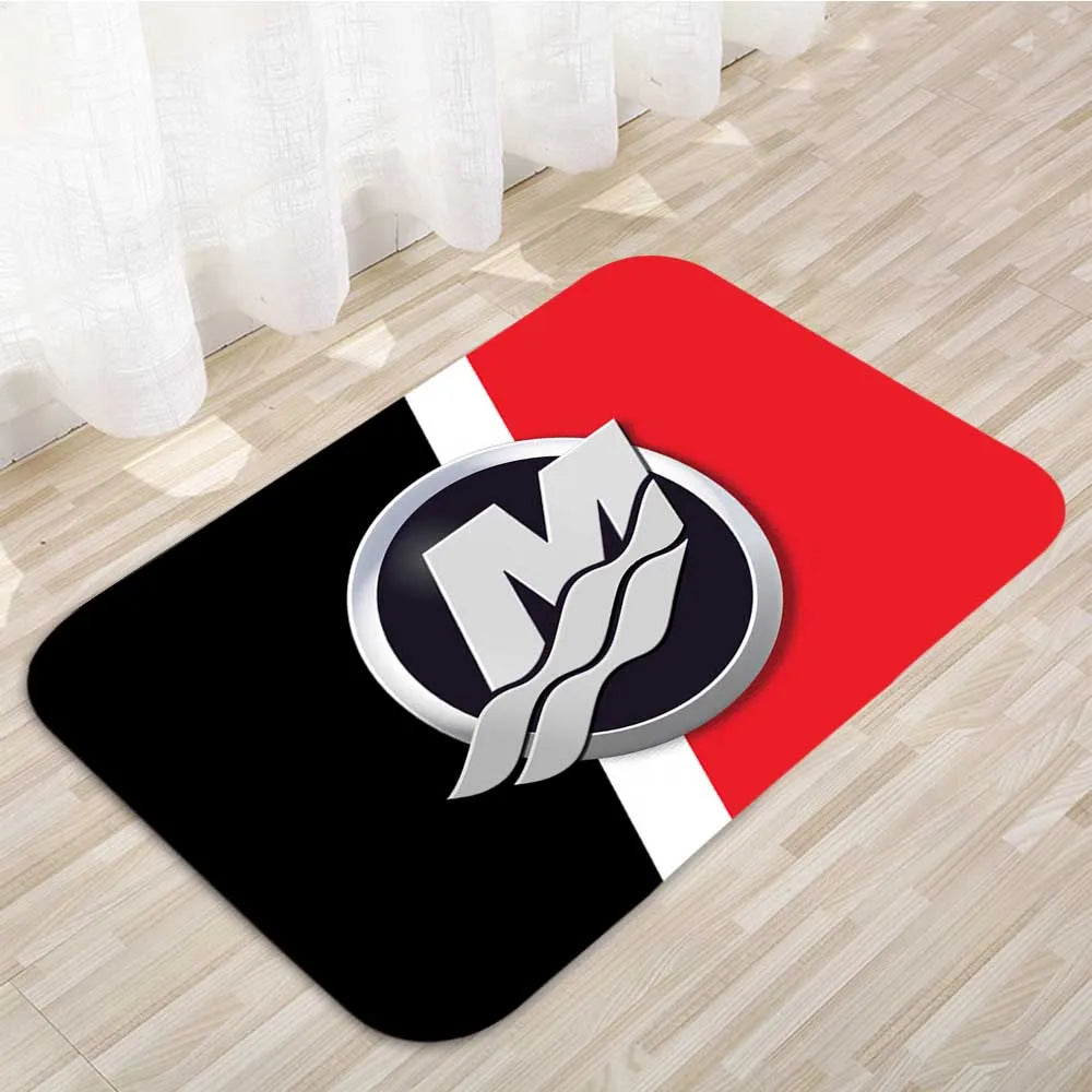 tapis moderne rouge noir blanc logo merCruiser points floraux antidérapant polyester pvc moussePE