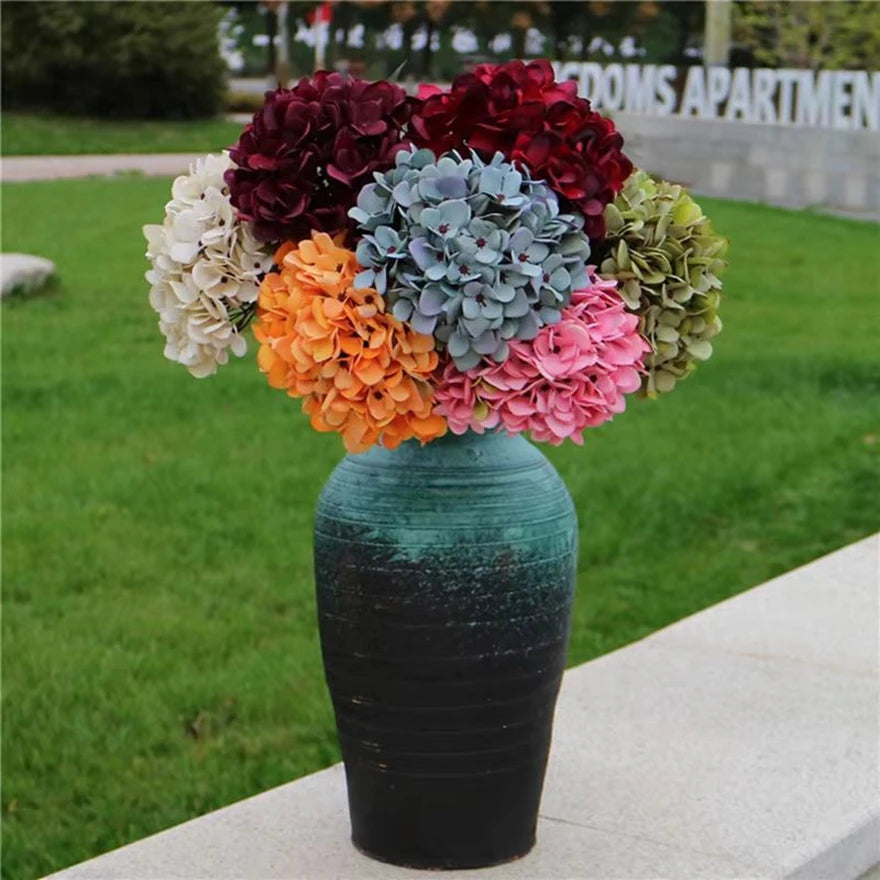décoration intérieure bouquet fleurs artificielles hortensia moderne élégant rouge orange beige vert bleu