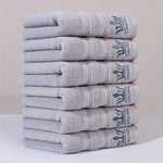 serviettes coton brodées bleu marine gris clair absorbantes douces moderne