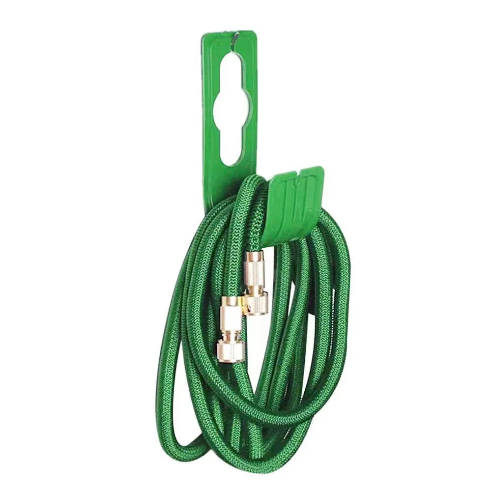 enrouleur tuyau arrosage adhésif utilitaire vert bleu noir minimaliste fixations vis clous flexible