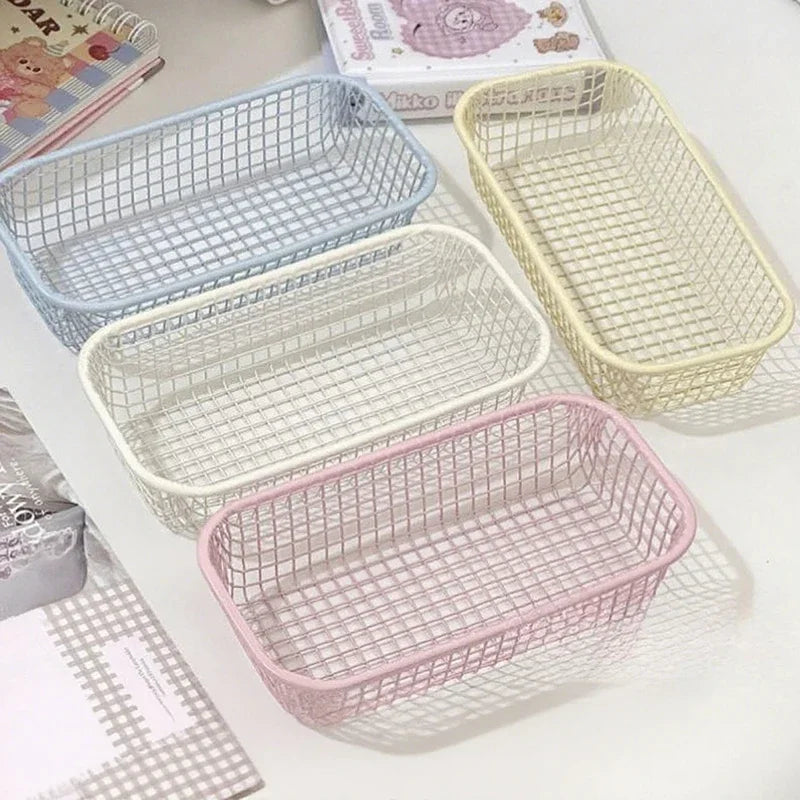 paniers rangement maille fine moderne bleu clair jaune clair rose pâle maison papeterie maquillage