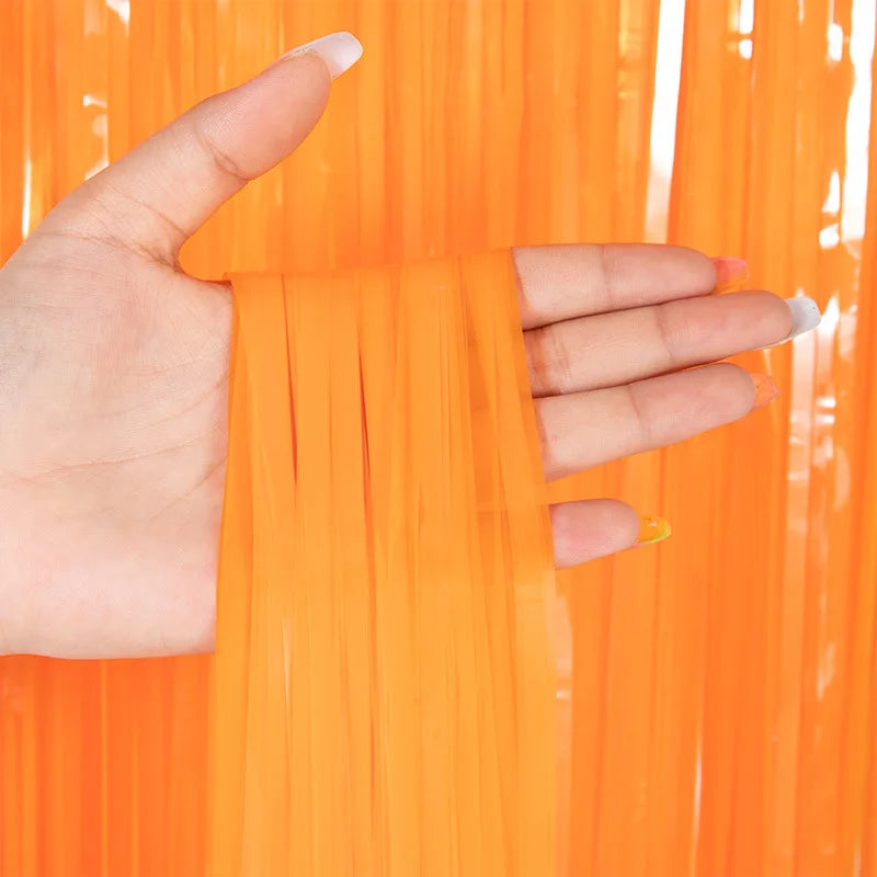 rideau franges métalliques blanc rose bleu multicolore moderne festif mariage anniversaire décoration événement