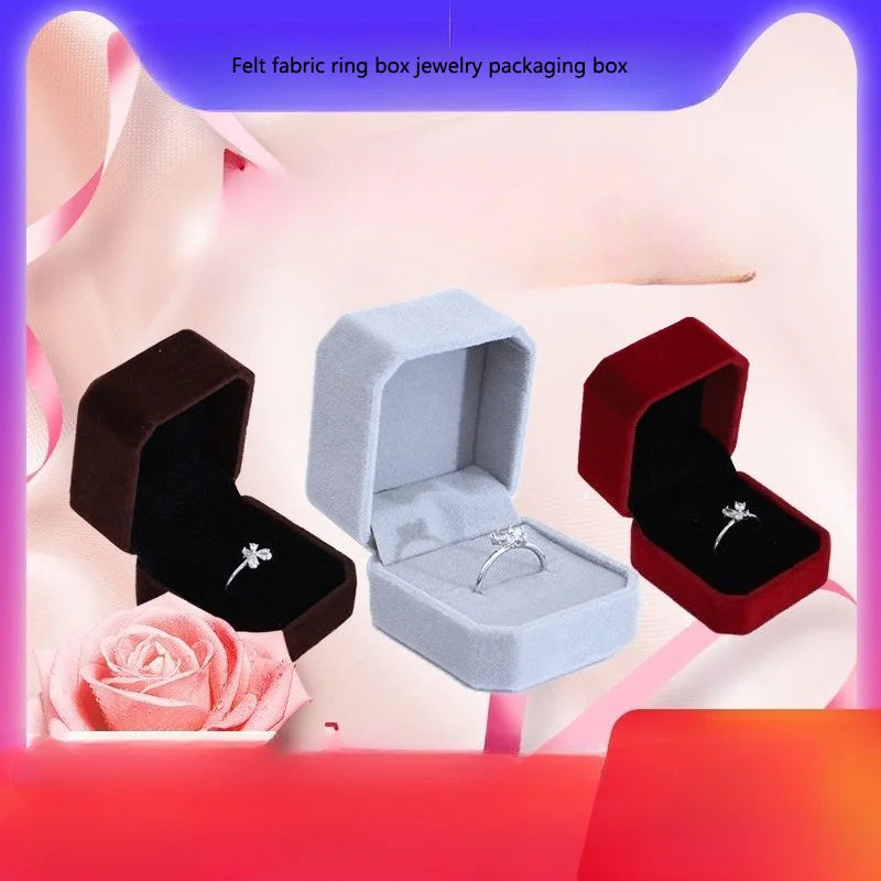 boîtes bijoux velours bleu clair rouge gris rose violet noir anneaux boucles doreilles classiques