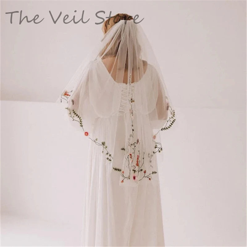 voile mariée blanc broderie florale rouge verte translucide classique romantique