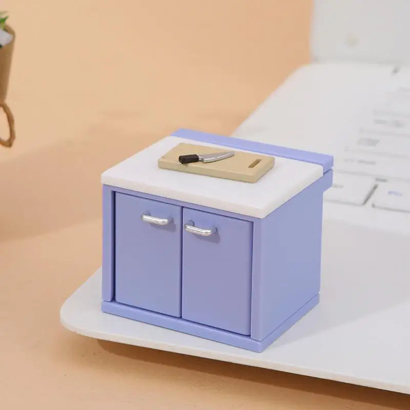 miniature cuisine accessoires mat violet clair moderne évier meubles couteau poêle bouteilles