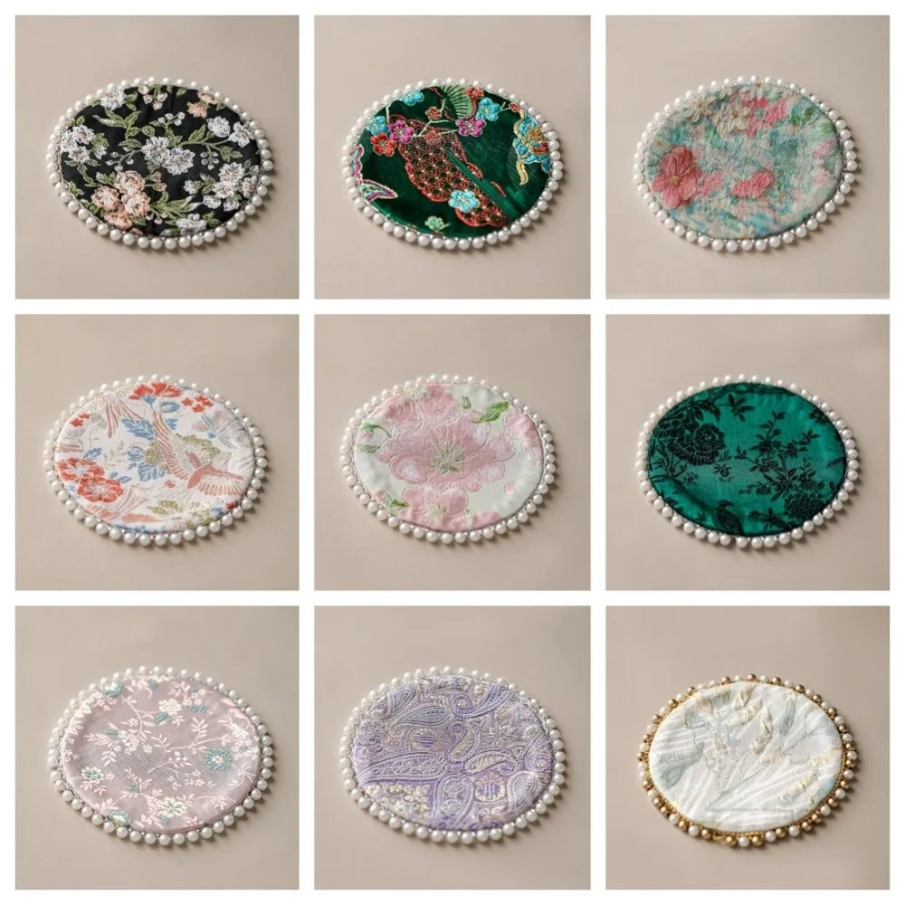 coasters brodés fleurs blanches coton opaques diverses couleurs traditionnels table