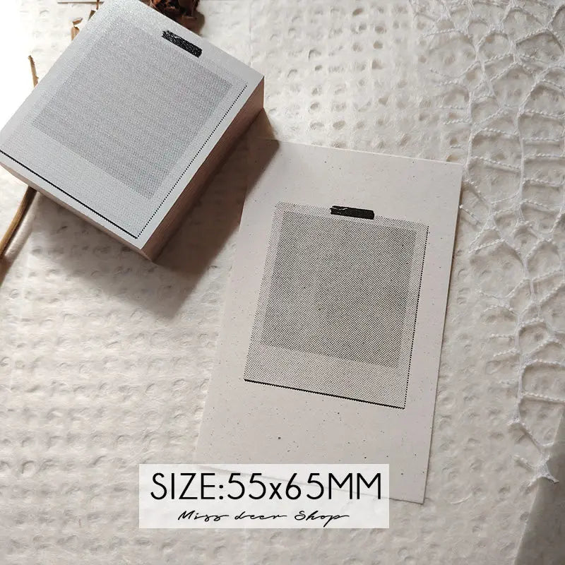 tampons bois minimaliste motifs feuilles plumes texte noir beige clair