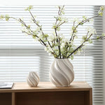 vase céramique blanc rayures ondulées moderne décoration intérieur plissé tridimensionnel transparent table