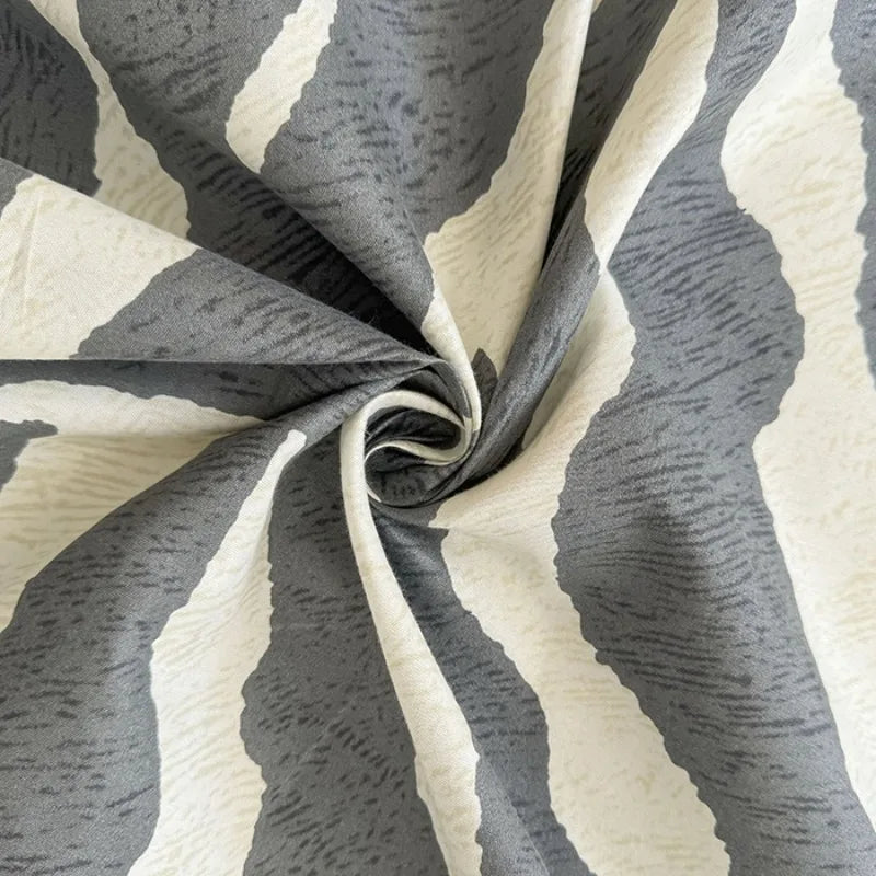 lit moderne couverture rayures zèbre gris blanc décoration animaux chambre maison