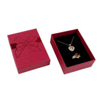 boîte rangement bijoux or rouge argent noir brillants rubis classique élégant pendentifs fermeture éclair