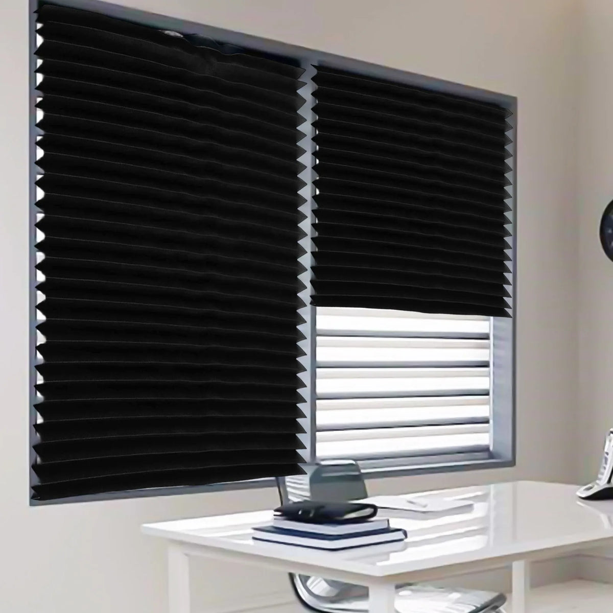 rideau occultant adhésif 150cm 60cm moderne plis horizontaux opacité totale noir blanc minimaliste