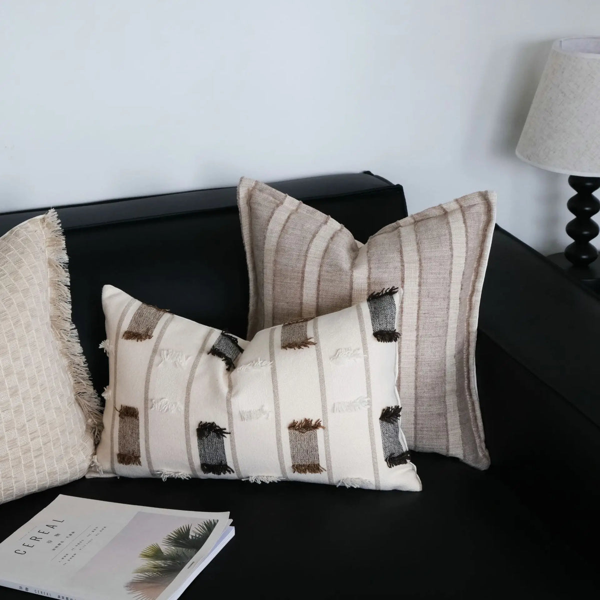 coussin décoratif géométrique moderne 45x45cm beige rayures lit salon decoration interieur adhesive