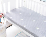 drap housse lit bébé coton motif oiseau étoile enfant chambre moderne blanc jaune gris
