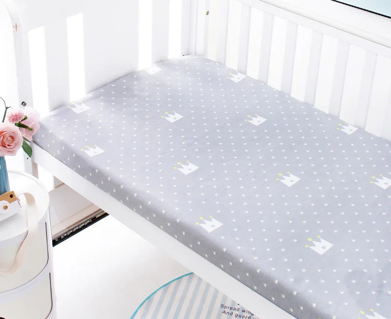 drap housse lit bébé coton motif oiseau étoile enfant chambre moderne blanc jaune gris
