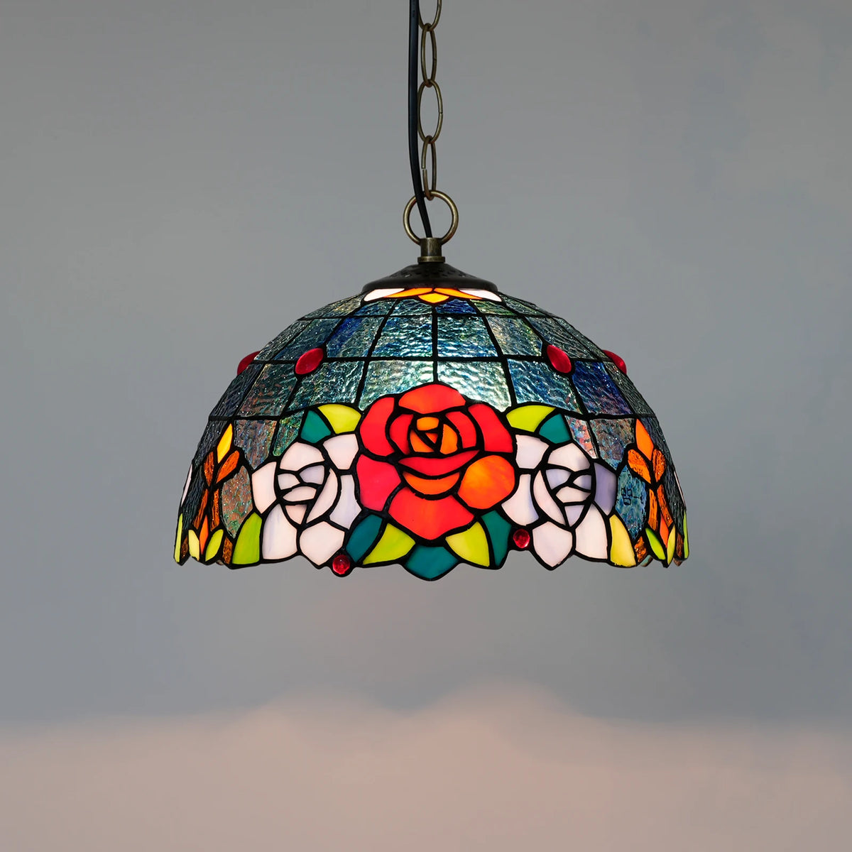 lampe suspendue tiffany fleurs stylisées multicolore rouge orange jaune vert noir adjustable chambre cuisine