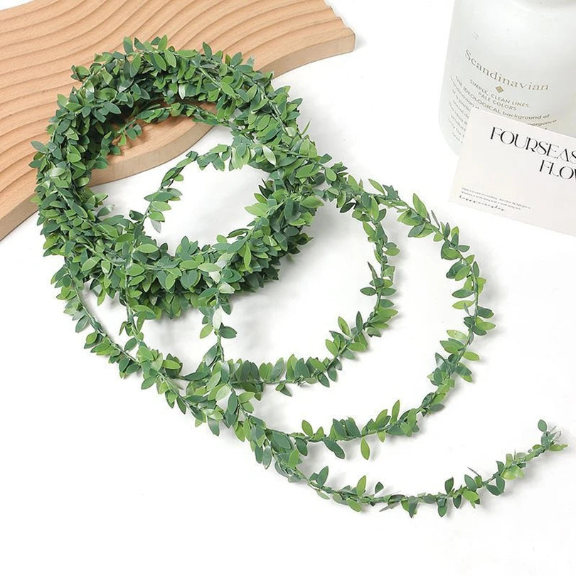 guirlande végétale artificielle vert feuilles ovales fleurs blanches décoration extérieure mariage anniversaire bohème champêtre