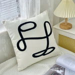 housse coussin brodé motif géométrique moderne coton blanc décoration intérieure carreau 45x45cm opaquet fixations