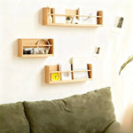 étagères murales bois naturel minimaliste horloge cadre photo vase lunettes plantes chambre salon