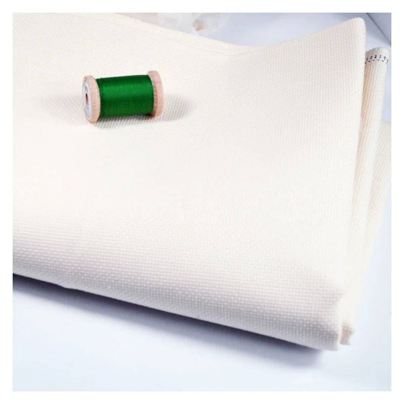 toile broderie coton blanc noir beige bleu clair carreaux fins traditionnelle pliée 100x150cm 200x150cm