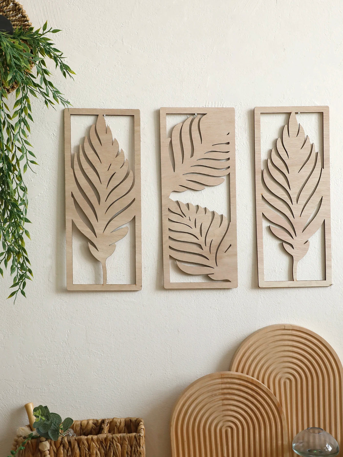 panneau décoratif mural moderne feuilles stylisées bois beige clair minimaliste accueil chambre salon quà