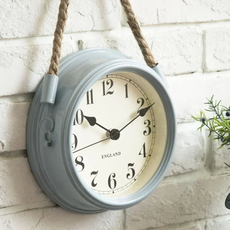 horloge murale vintage métal gris clair moderne fixation numérotée diamètre 22 rond