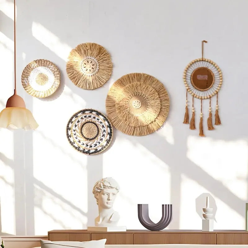 Assiettes décoratives boho tissées motifs géométriques naturel noir blanc fixations rondes