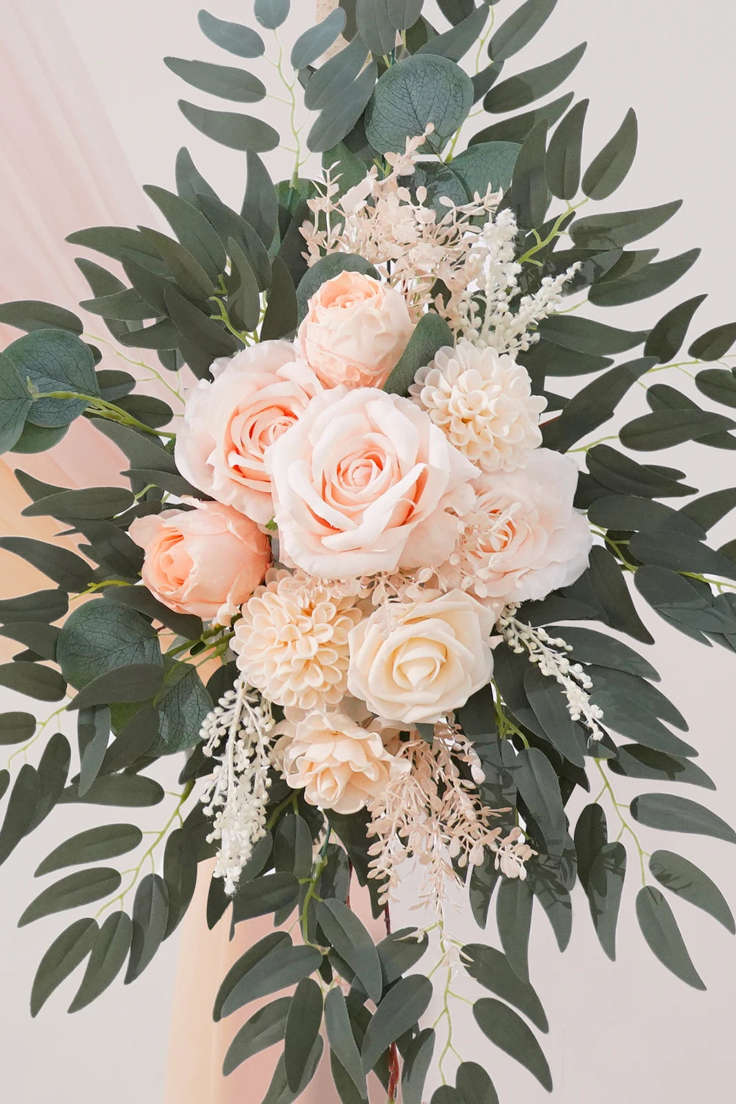 Arche mariage romantique fleurs artificielles rideaux gaze soie naturelle extérieureDecoration événement