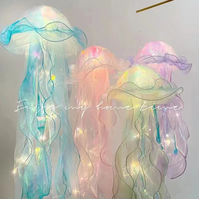 veilleuse suspendue méduse led rose bleu moderne chambre enfant décoration irisée