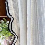 rideau blanc noir rayures horizontales franges broderie translucide classique vintage inclusion