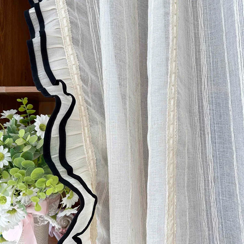 rideau blanc noir rayures horizontales franges broderie translucide classique vintage inclusion