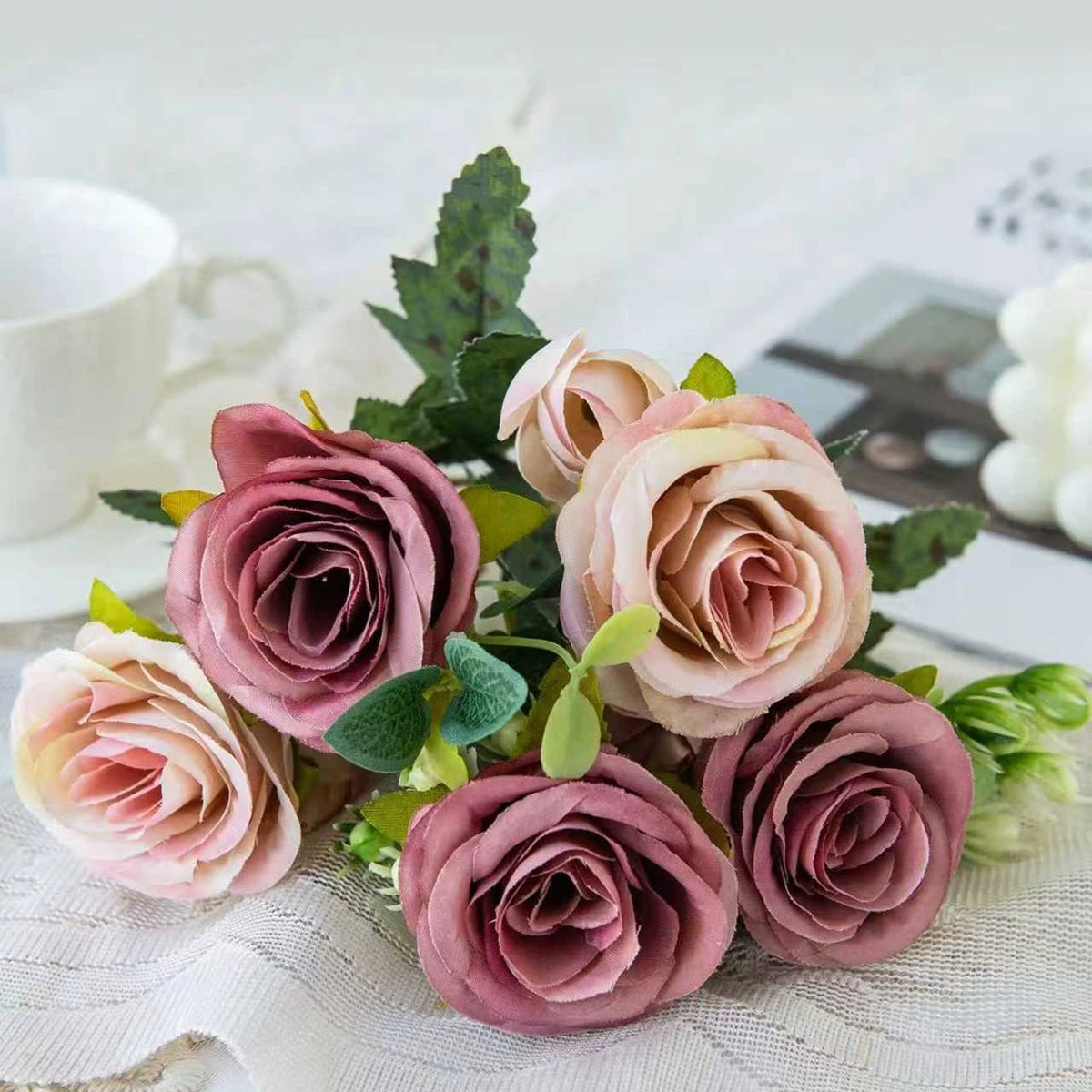 décoration intérieure bouquet pivoine rose blanche moderne élégant vase transparent mariage anniversaire