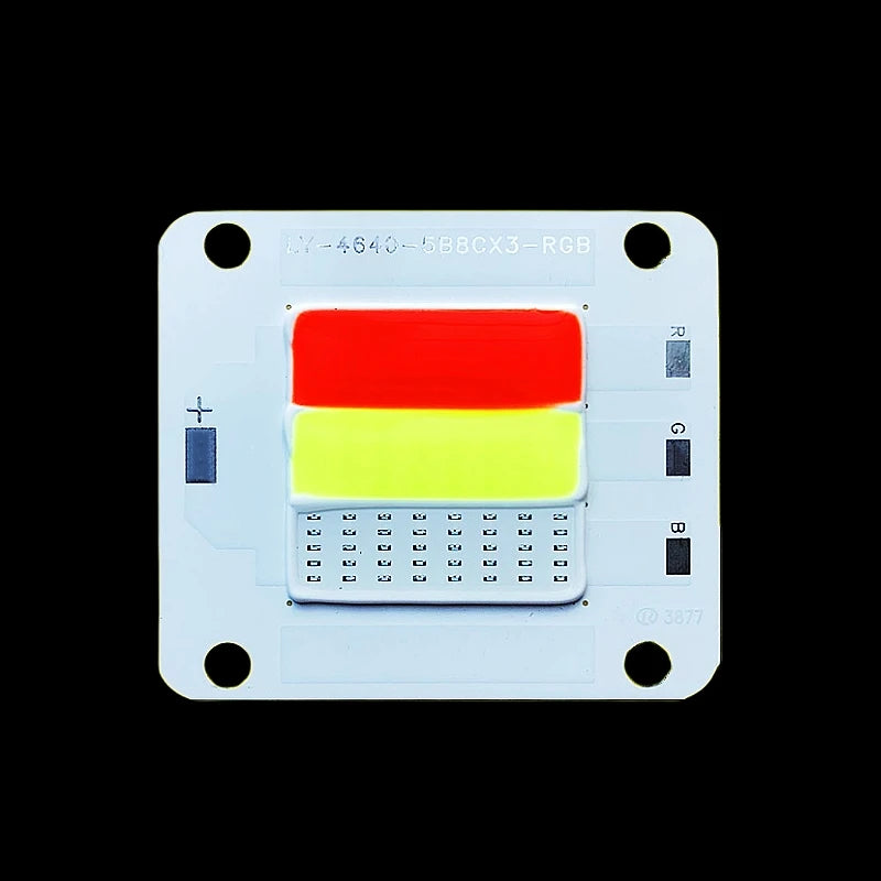 lampe led rgb rouge vert bleu blanc surface texturée industrielle intense fixations tréforées fils