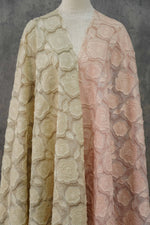 tissu brocart rose clair rose relief polyester texturé élégant opaque mètre diy création textile